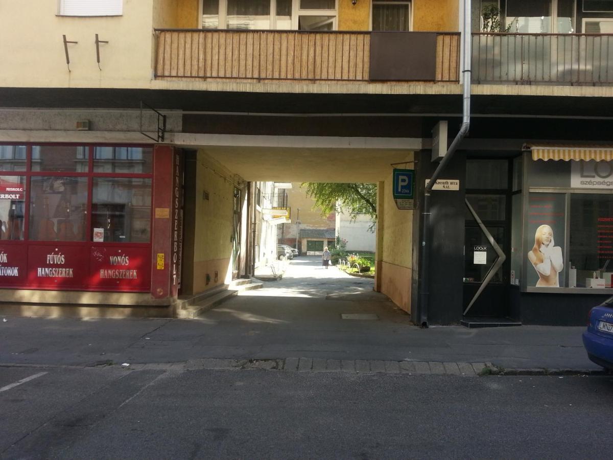 Downtown Apartment Miskolc Eksteriør billede